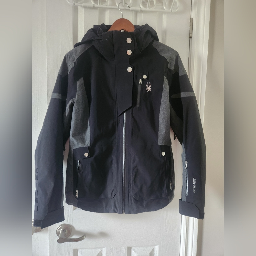 Like New Women's Spyder Meribel GORE-TEX ski jacket.  Size 10